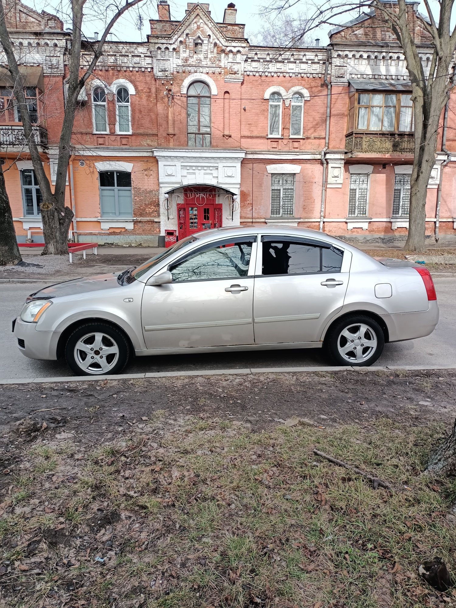 Чері Єлара продам.