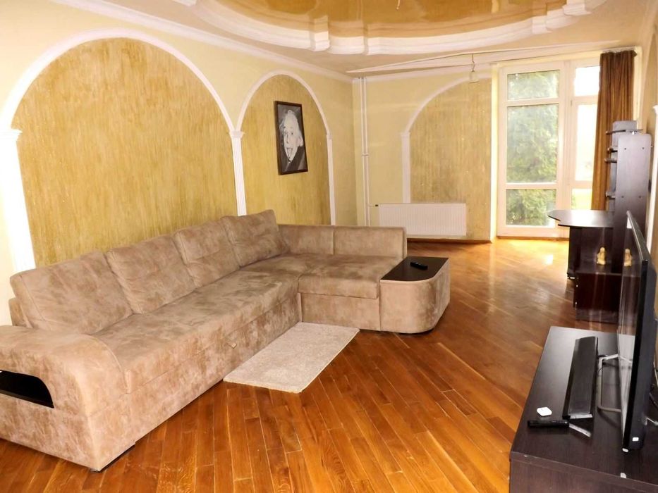 ЖК Чайки  улица Лобановского продам 3х кв. 120м2 метро Житомирская