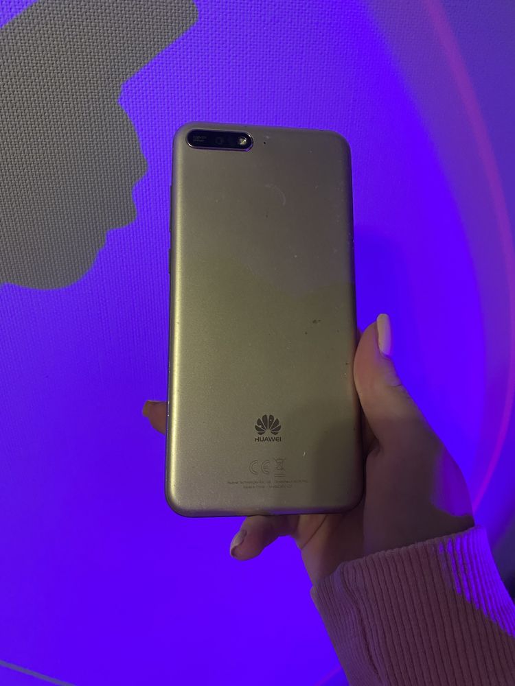 Телефон Huawei Y6 2018