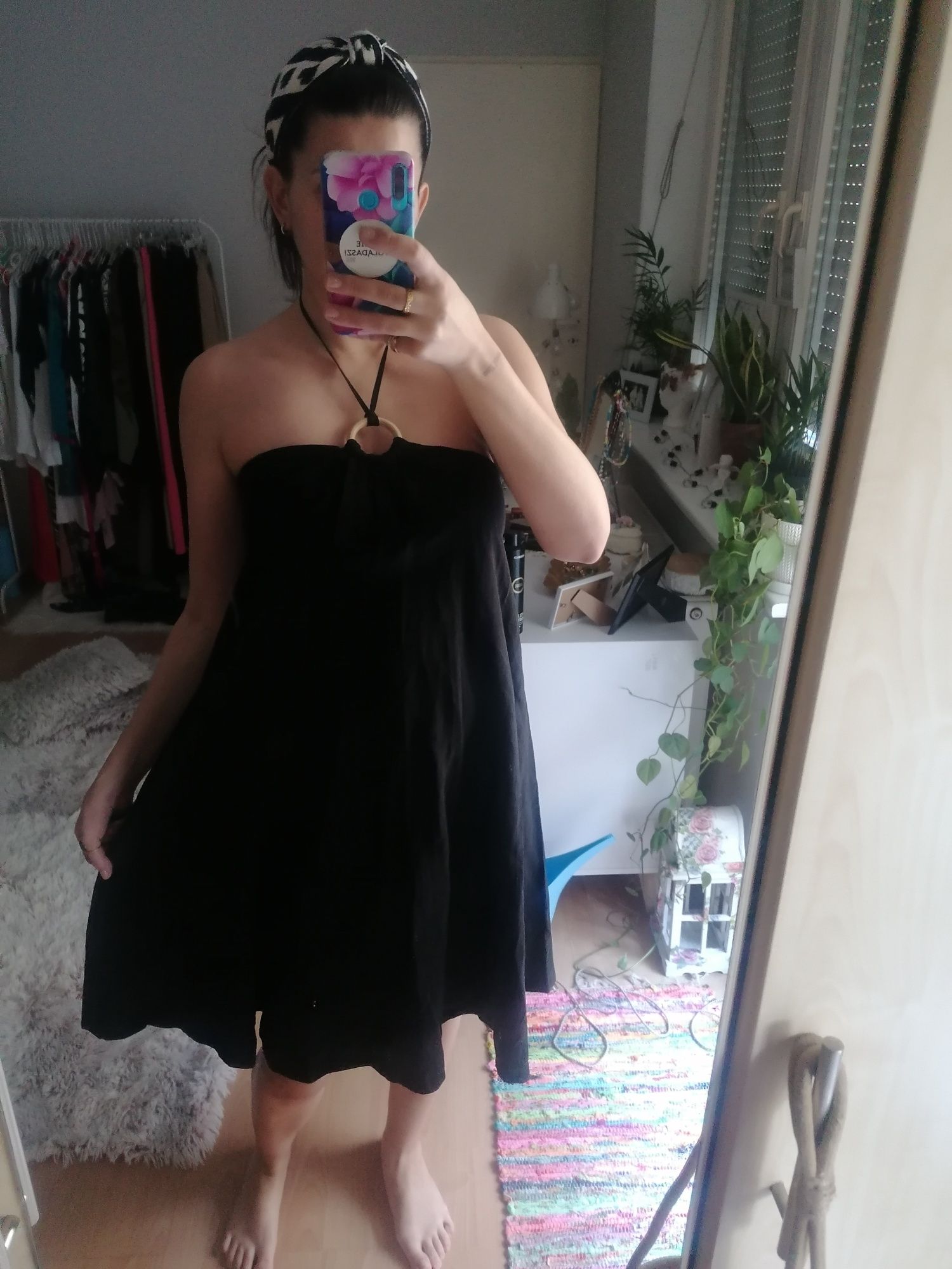 Czarna sukienka midi wiązana na szyi rozkloszowana XS Ilo Prive