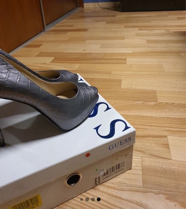 Szpilki Guess bardzo wygodne