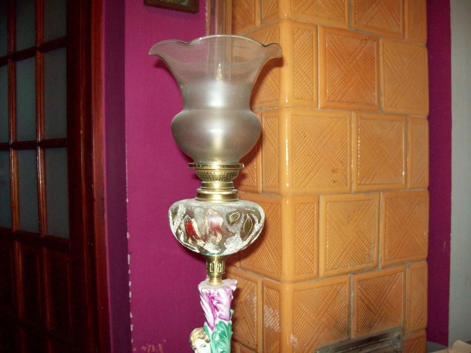 ORYGINALNA figuralna stara lampa naftowa z pięknym zbiorniki