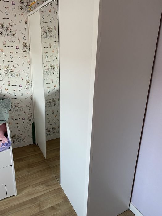 Duza biala szafa z lustrem JYSK