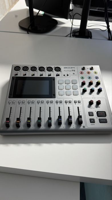 Mesa de Podcast Zoom Podtrack P8