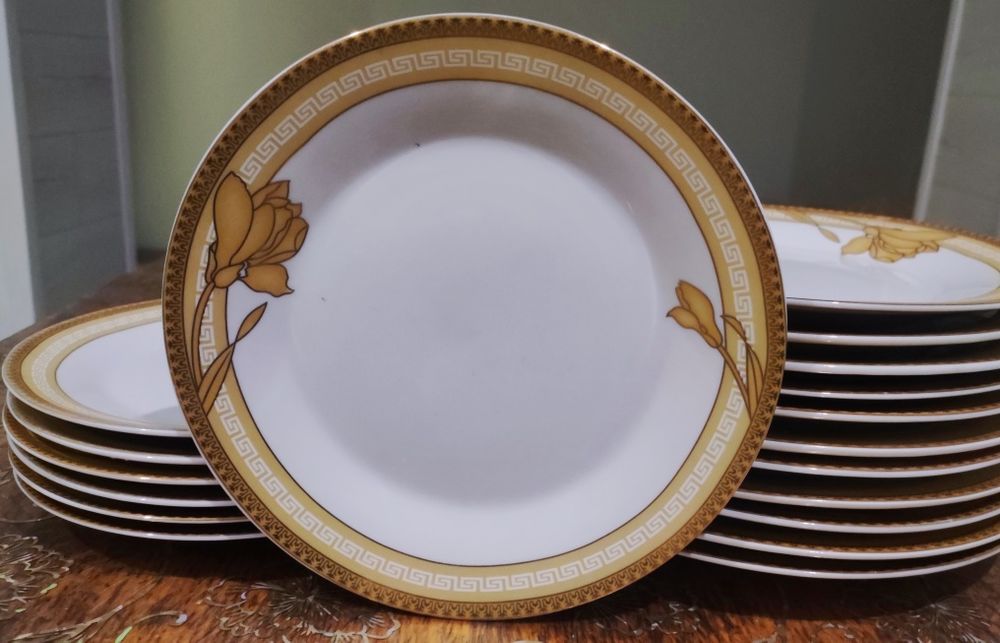 Набір посуду Veroni із золотою каймою в грецькому стилі