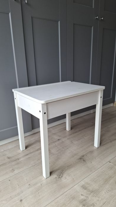 Biurko dla dziecka przedszkolaka Ikea SUNDVIK białe z otwieranym blate