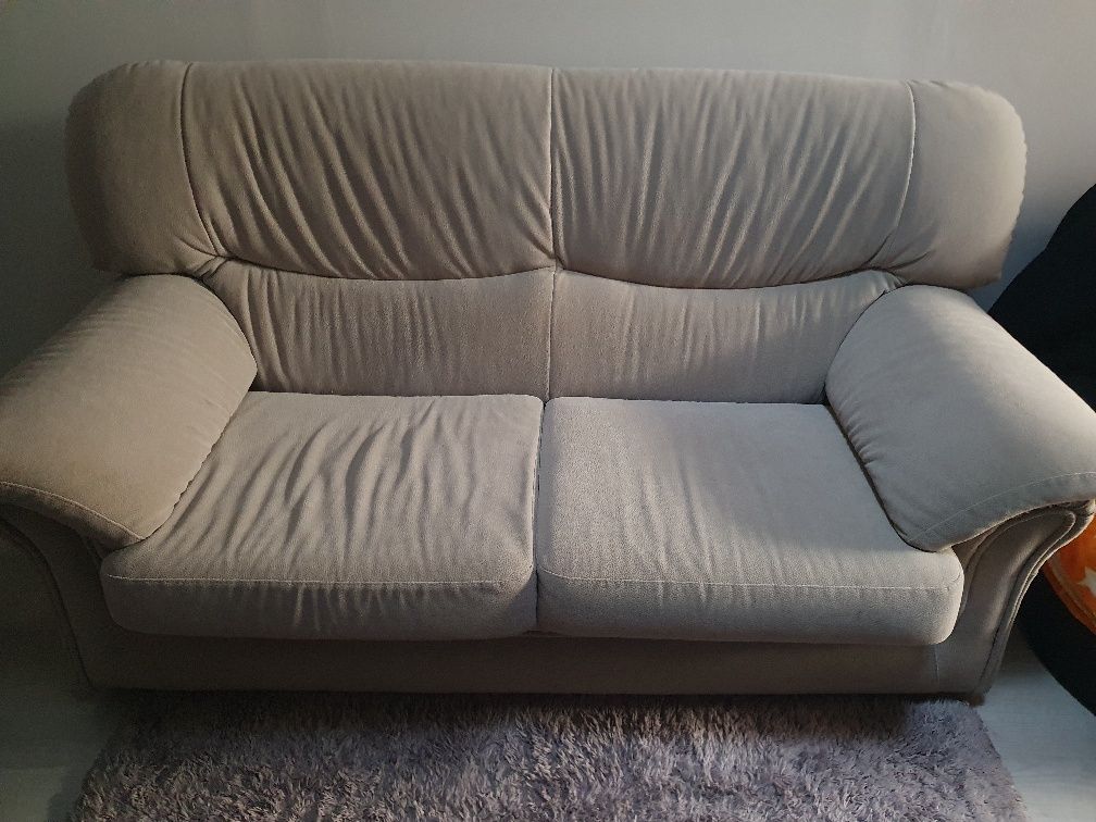 Vendo sofa 2 lugares recentemente estofado