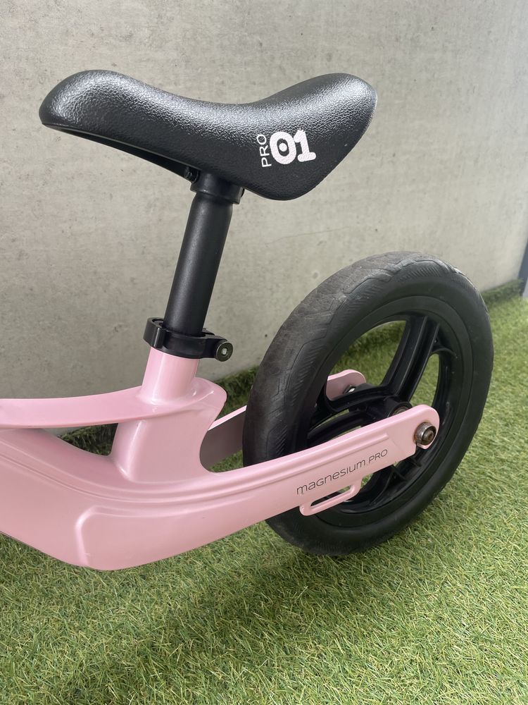 Rowerek biegowy Cariboo Magnesium Pro (różowy)
