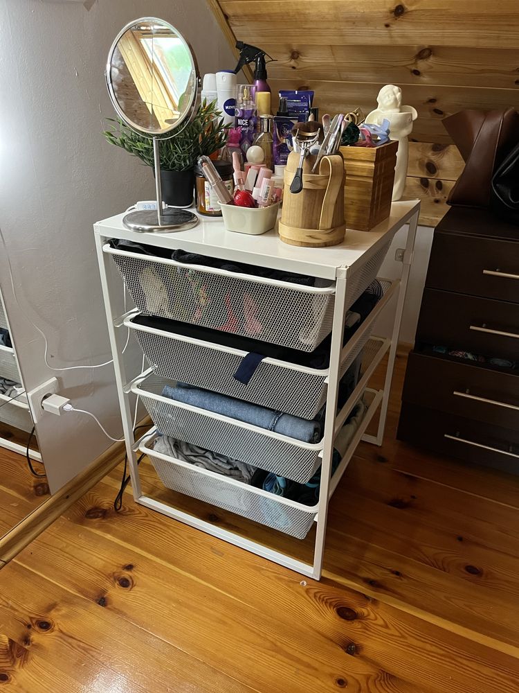 Jonaxel ikea bialy regal z koszami i górną półką