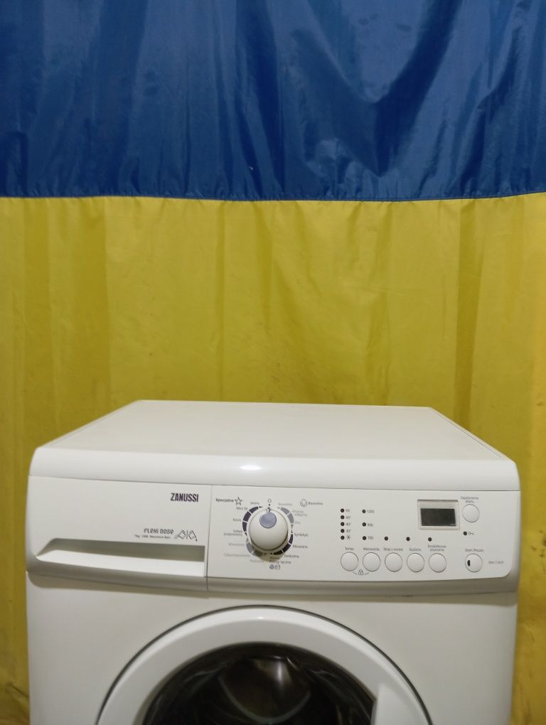 Стиральная машина Zanussi на 7 кг ZWH7120P