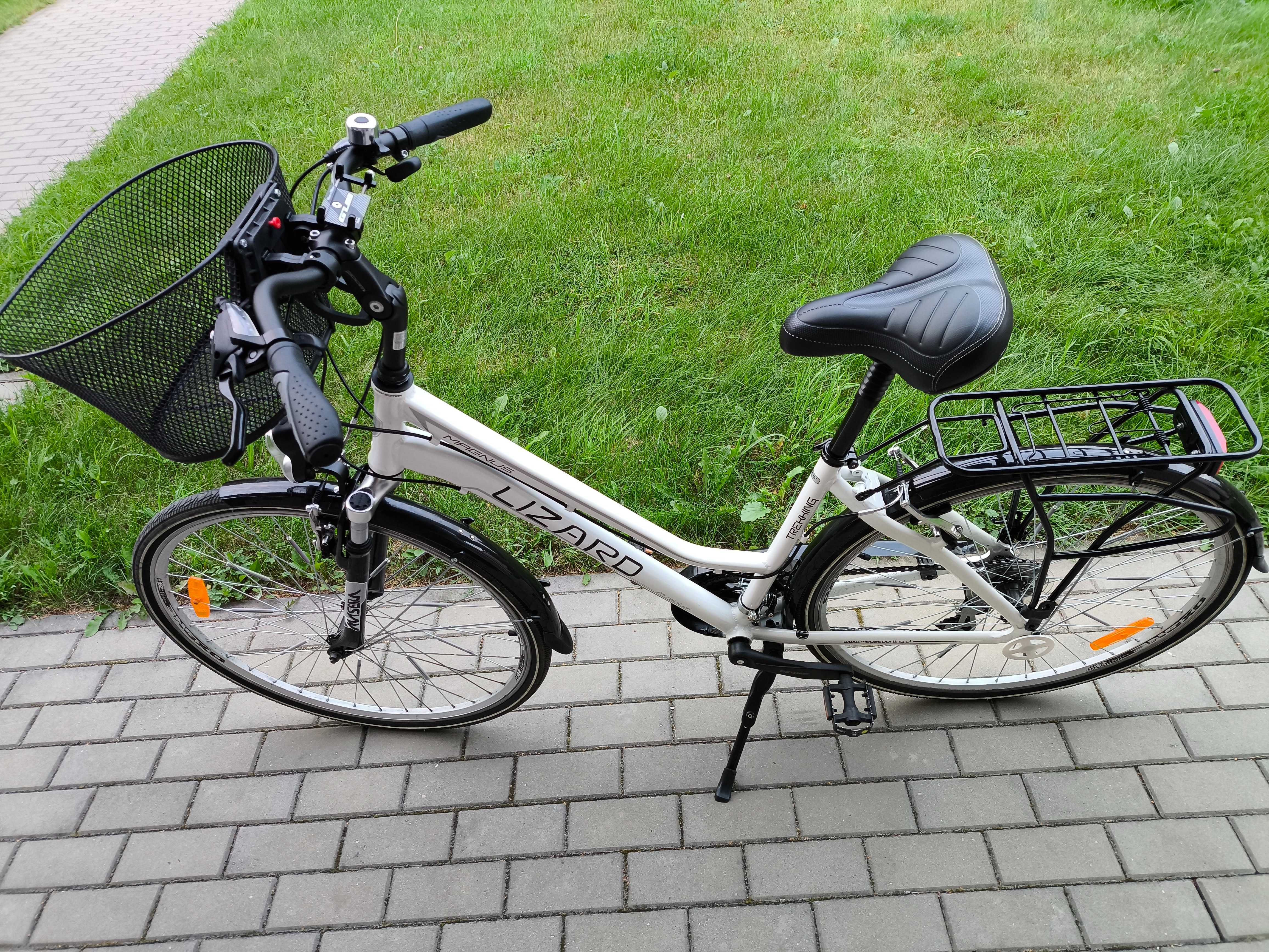 Rower trekingowy Lizard Magnus – damski, biały, koła 28 cali + dodatki