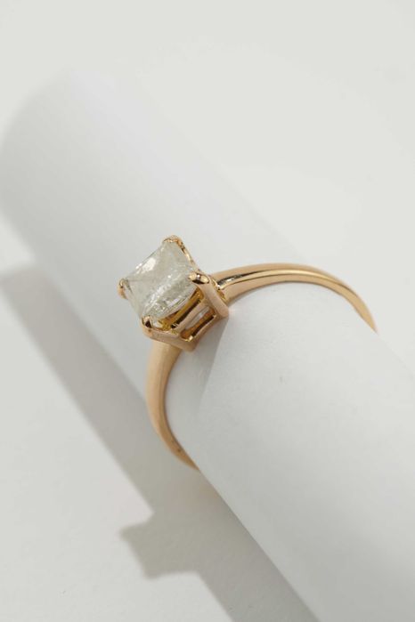 Złoty pierścionek z brylantem 18K  2,07g