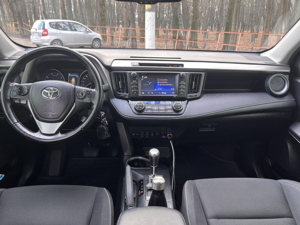 Продам Toyota Rav4 2017