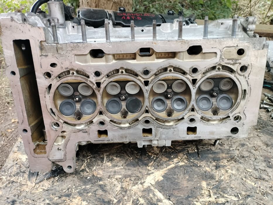 ГБЦ головка блоку 1.6 16V Peugeot 3008 Citroen DS Opel  9822246110