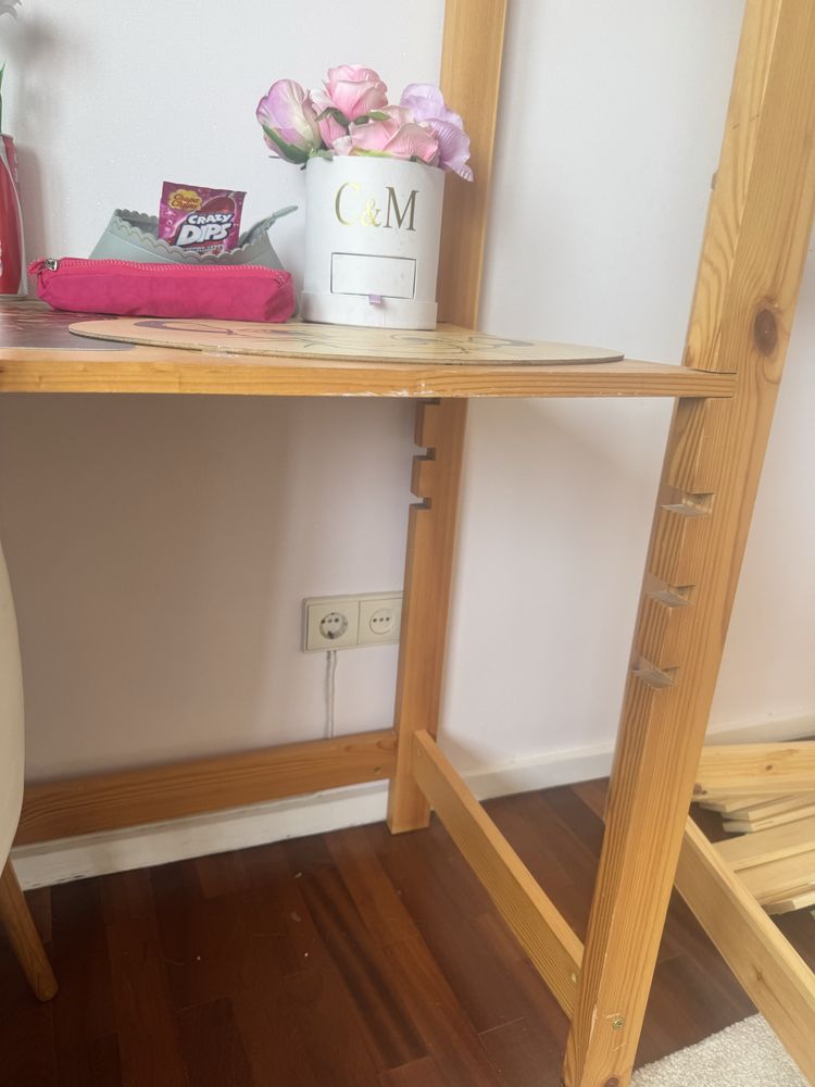 Secretaria madeira
