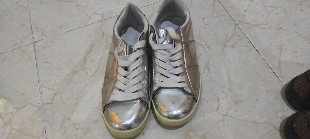 Ténis mulher diversos pares