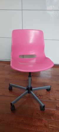 Krzesełko dla dziewczynki obrotowe do biurka