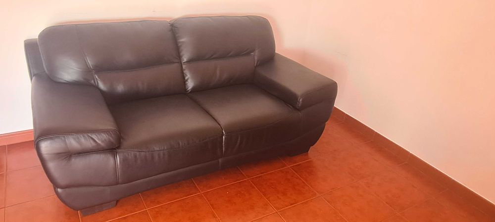 Sofá 2 lugares em napa preta