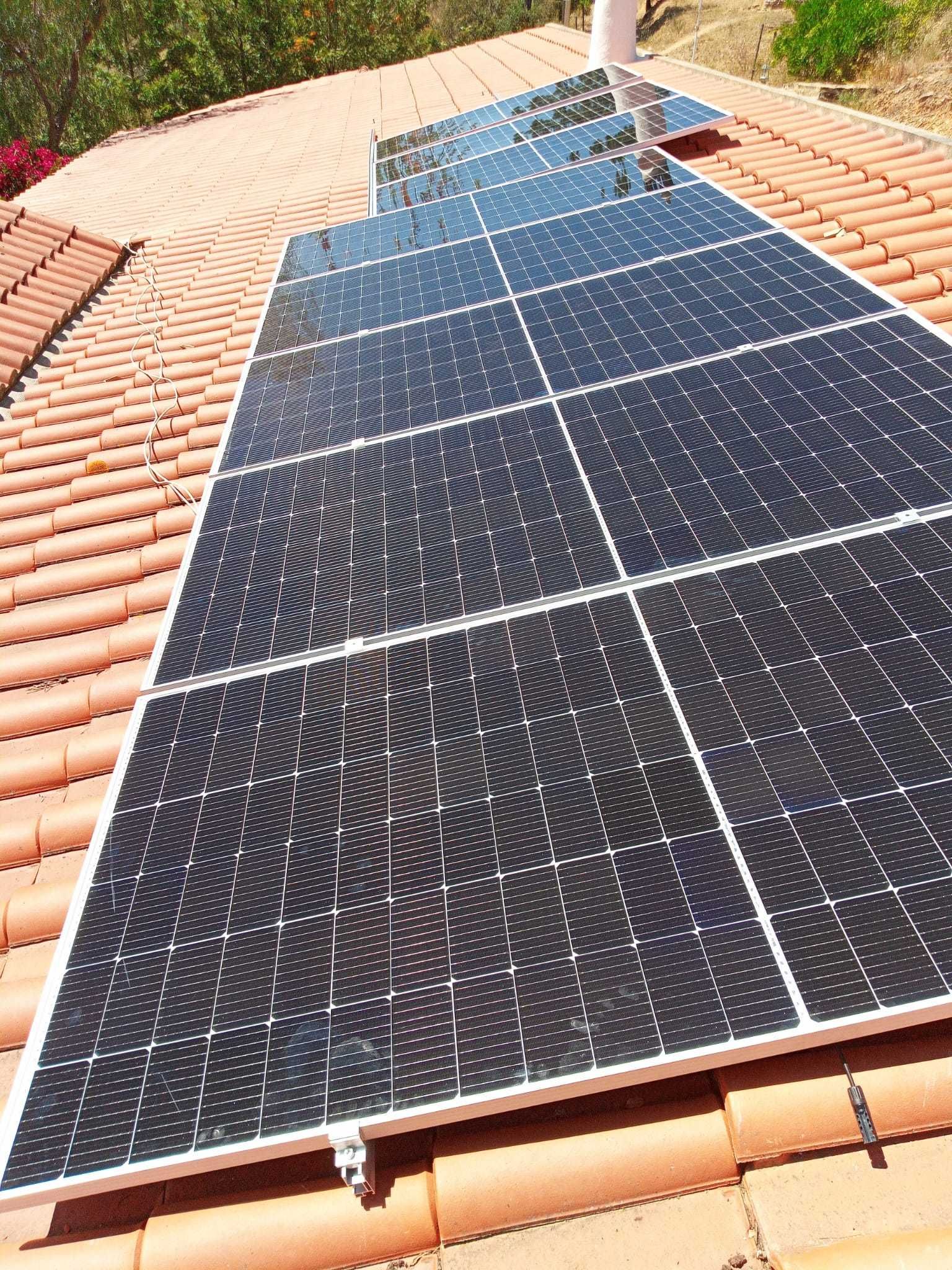 17.000kWh-sistema solar com painéis, híbrido, bateria lítio e alumínio