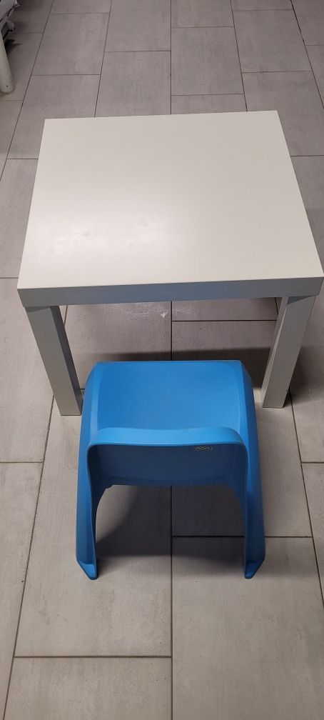 Stolik z krzesełkiem