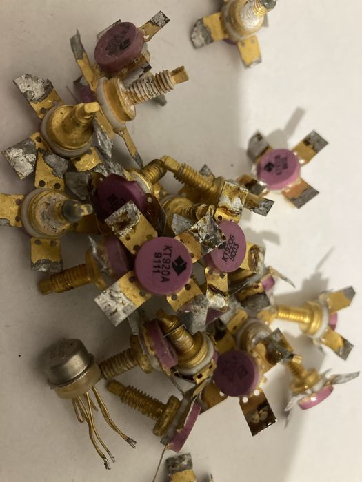 Продам транзисторы кт920Б цена240грн