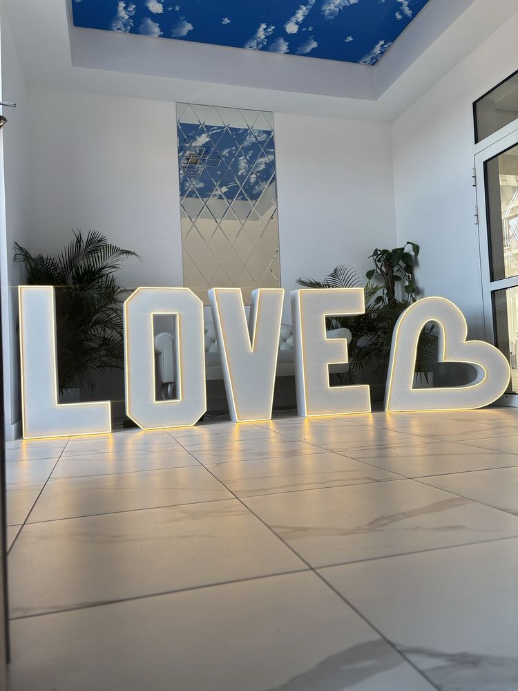 Napis LOVE serce barwa ciepla led wesele rocznica event