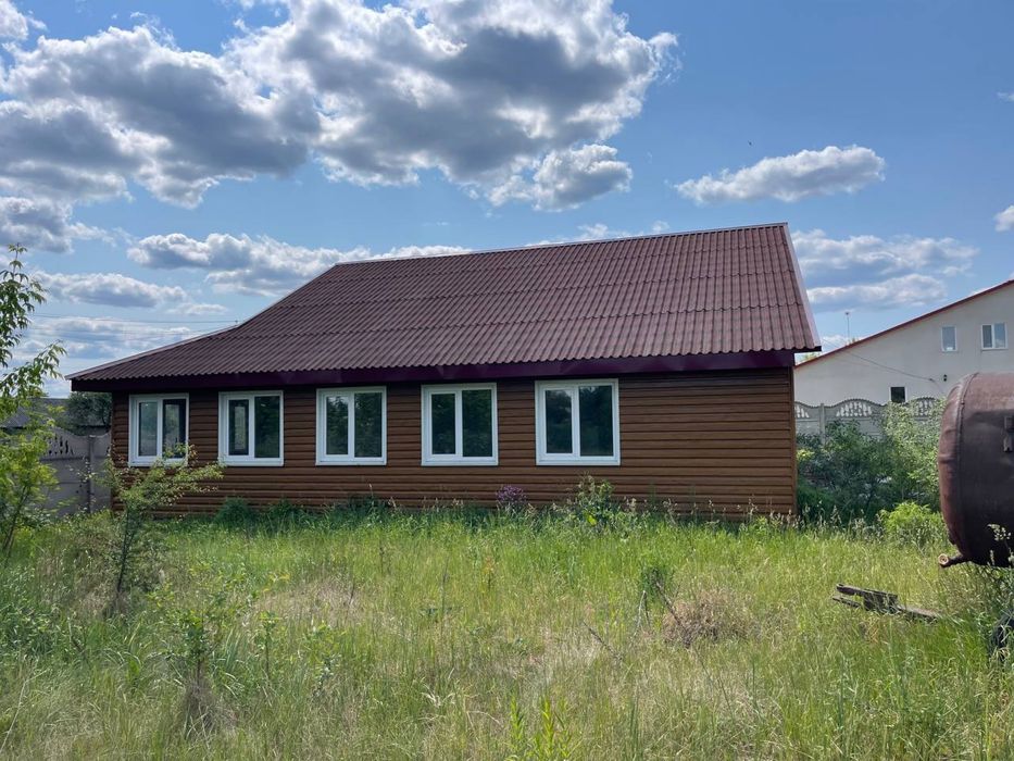 Продаж будинку та комерційного приміщення