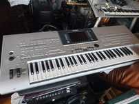 Instrument klawiszowy Tyros 3 używany
