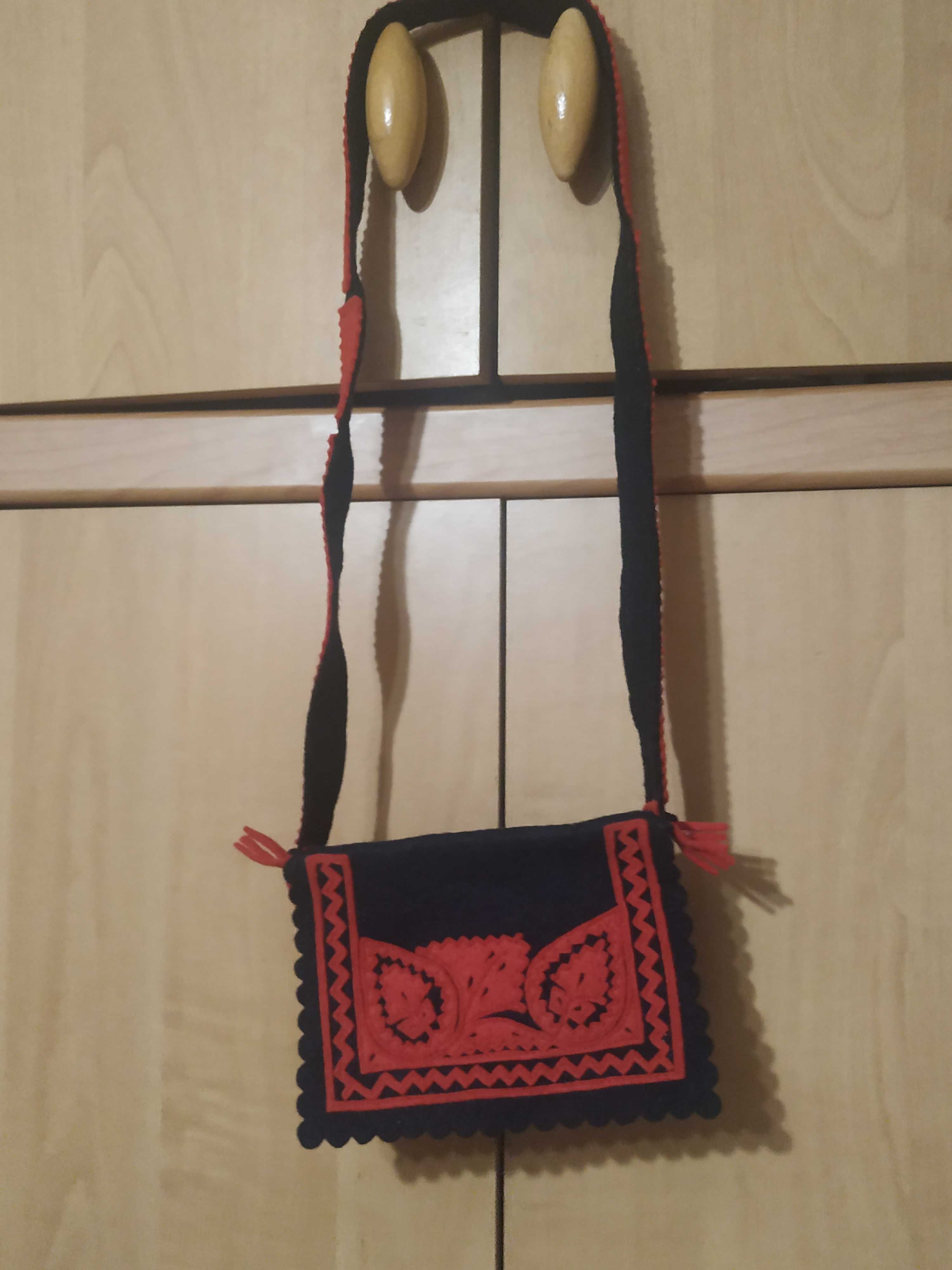 Mała torebka z filcu, nowa