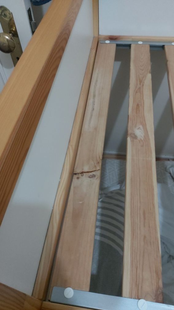 Beliche IKEA com estrados e colchão