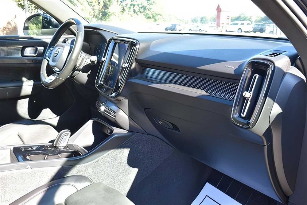 Volvo XC40      2020