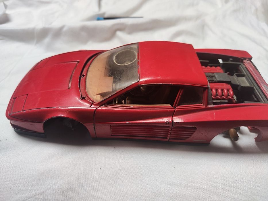 Bburago Ferrari Testarossa 1/18 na części