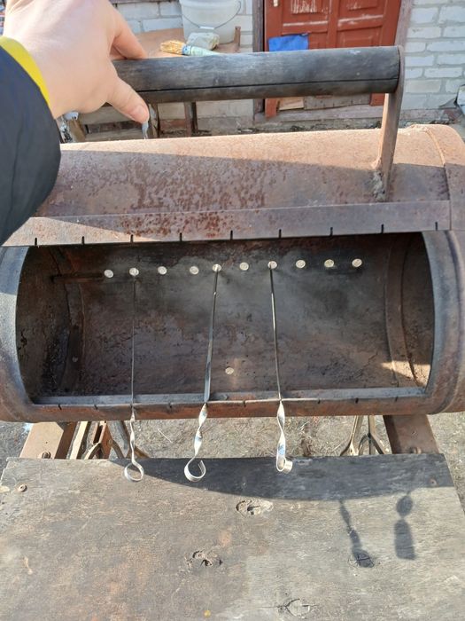 Мангал-коптильня с трубой