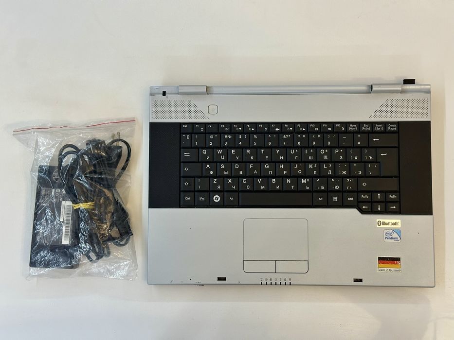 Ноутбук Fujitsu Siemens Esprimo V6545
