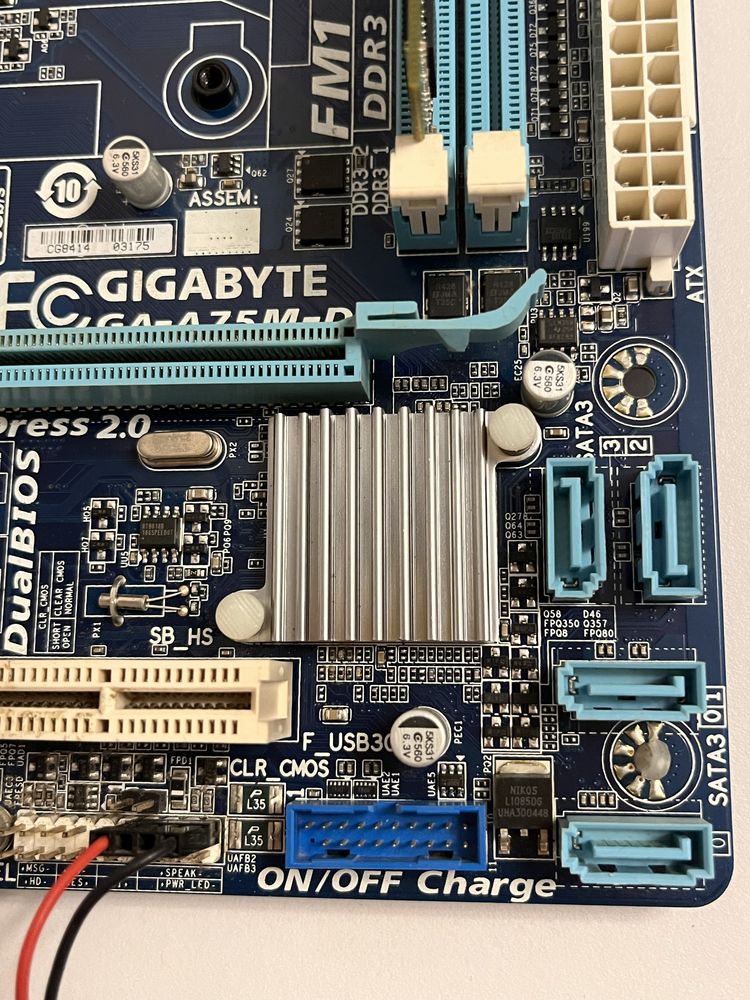 Мат плата GIGABYTE GA-A75M-DS2 + процесор AMD A8-3800 Series ОЗУ 4gb