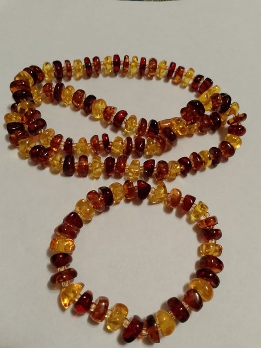 Стильные ювелирные  украшения с натуральным янтарем