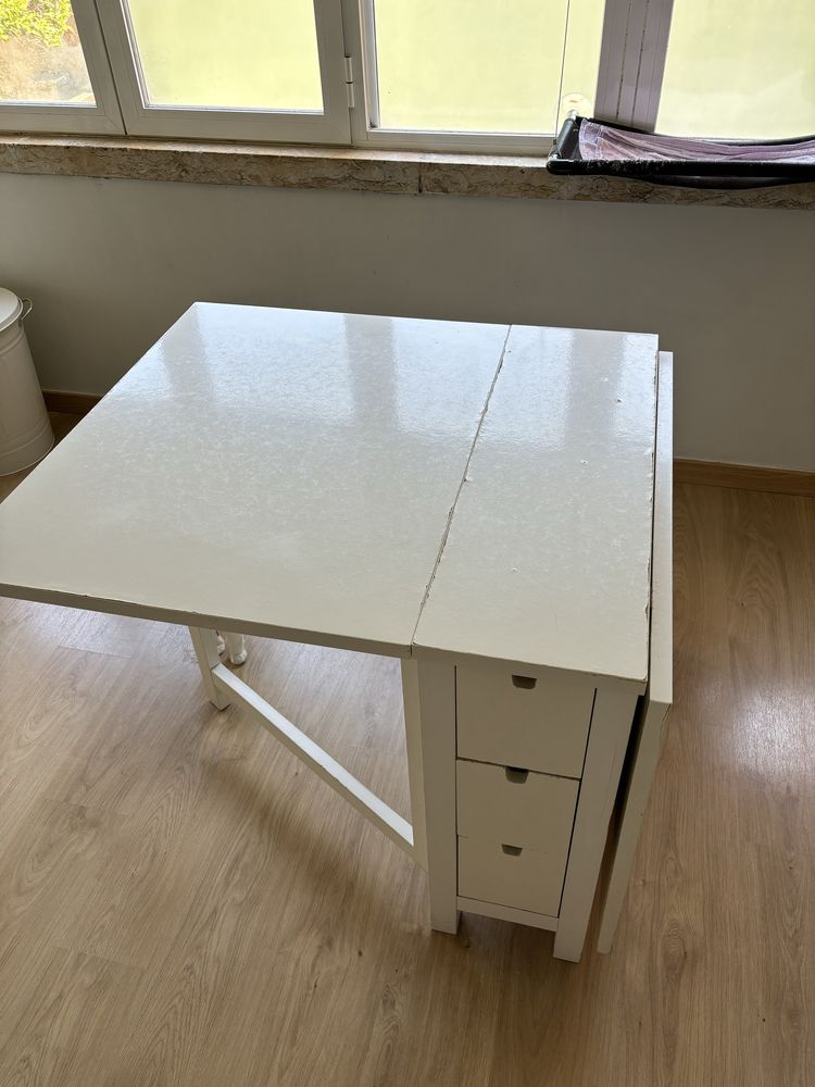 Mesa NORDEN IKEA com abas rebatíveis, pernas articuladas e 6 gavetas
