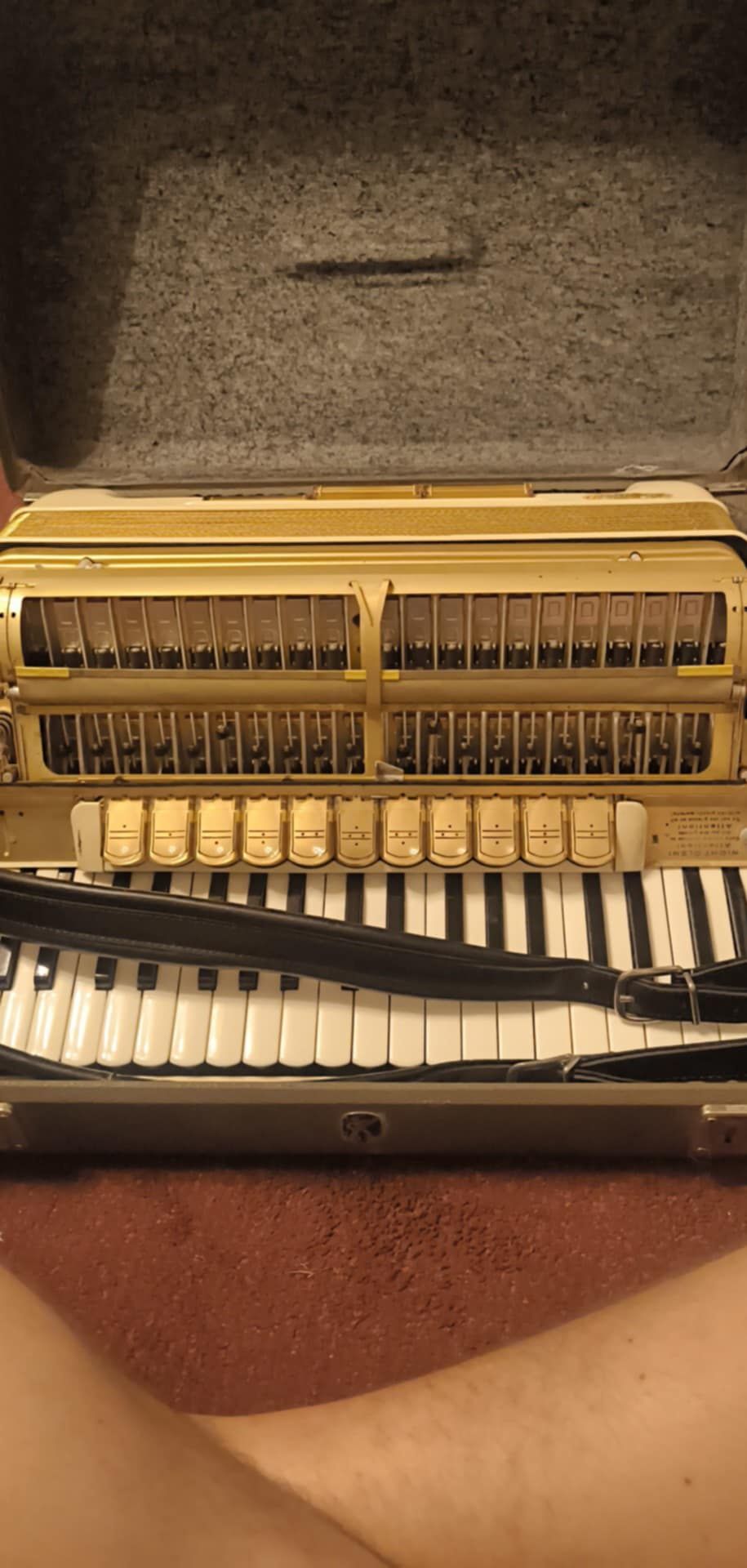Akordeon Hohner Atlantic de Luxe IV – 120 basów – wyjątkowy kolor!