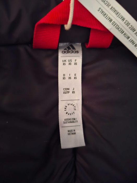Sprzedam 
adidas Płaszcz FC Bayern DNA Down HY3287