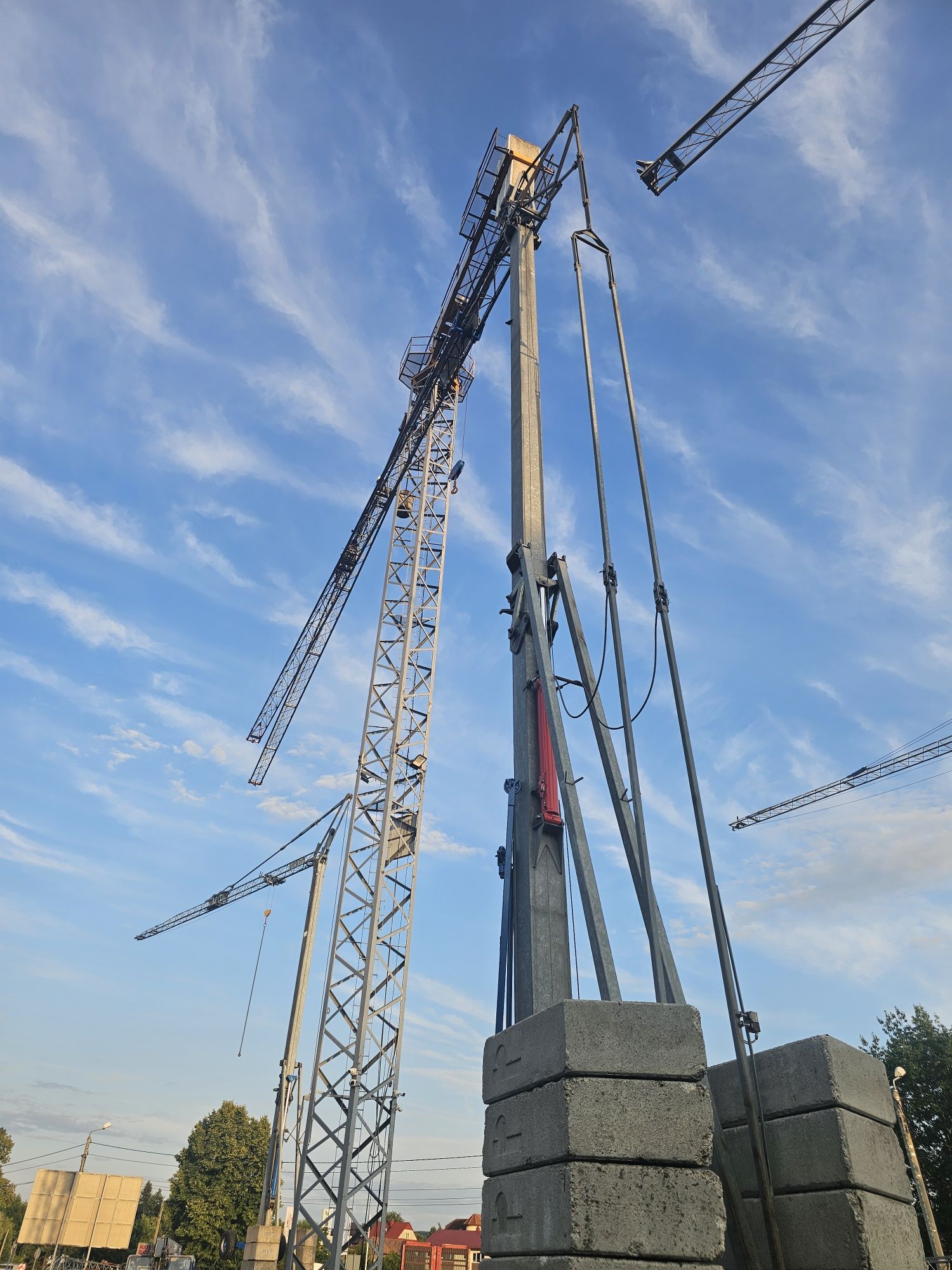 Żuraw szybkomontujacy 24 m 1500 kg UDT