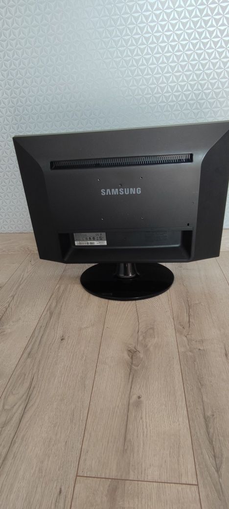 Монитор Samsung SyncMaster 2253L