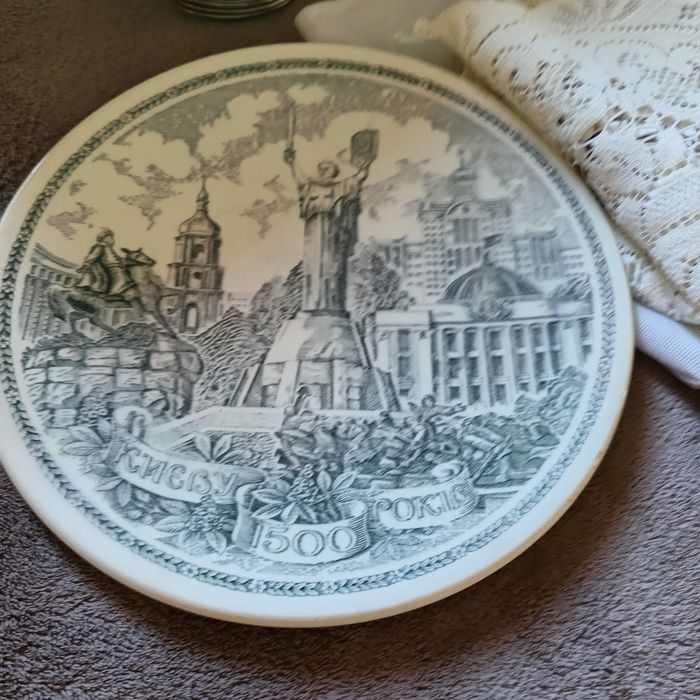 Колекційна настінна таріль.