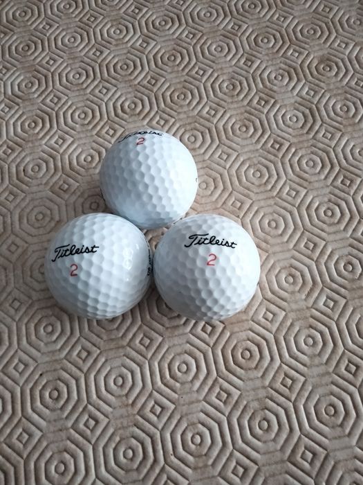 3 bolas de golfe novas