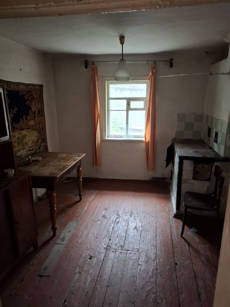 Продам будинок площею 74м2, в 2-ох км від центру міста.