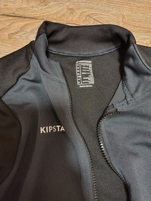 Czarna bluza Kipsta dla małego piłkarza