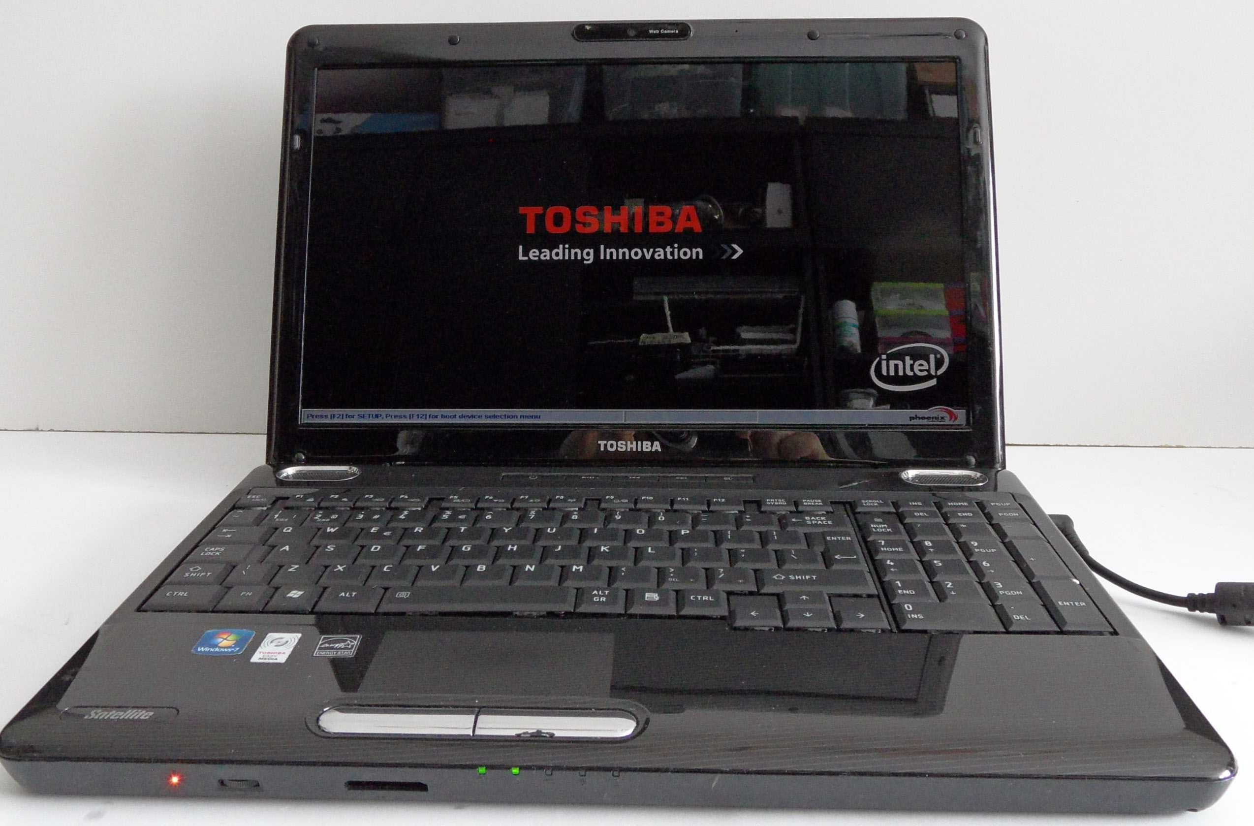 Laptop Toshiba L 505 , I 3 , Ram 4 Gb , HDD 500 Gb