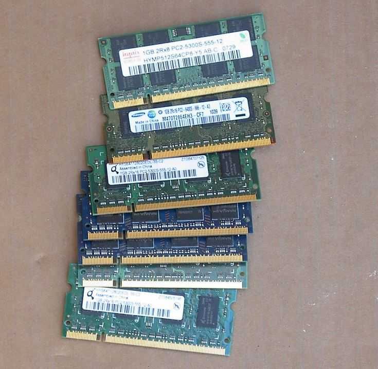 Placas de RAM 4Gb e 1Gb  para portátil