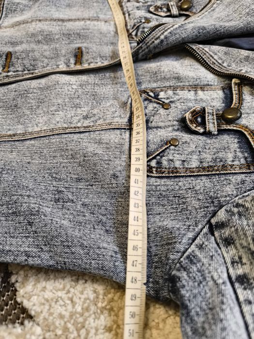 Жіночі костюми та куртки