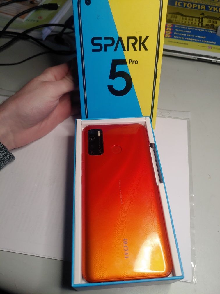 Смартфон, Мобильный телефон Tecno Spark 5 Pro 4/128GB Orange.