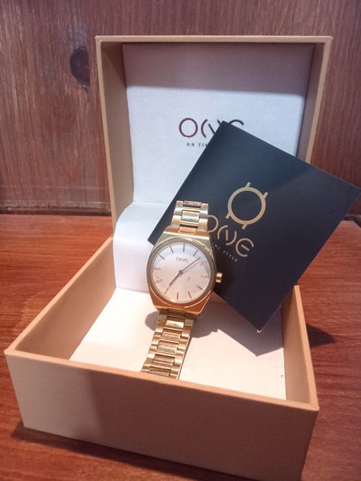 Relógio dourado One